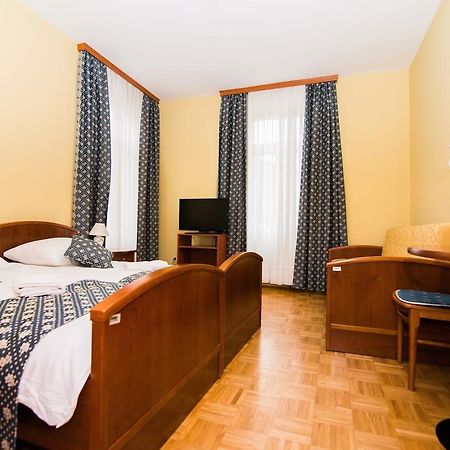 Garni Hotel Vila Ana Rogaska Slatina Bagian luar foto