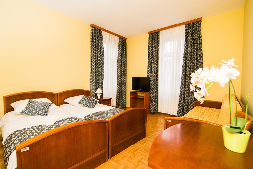 Garni Hotel Vila Ana Rogaska Slatina Bagian luar foto